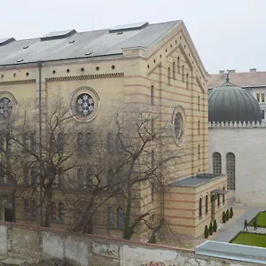 Synagogue View Boedapest